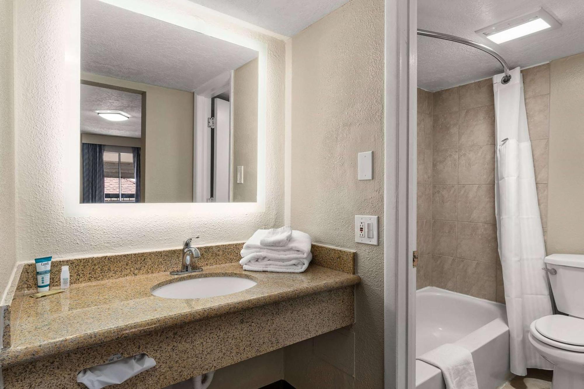 Days Inn By Wyndham Albuquerque Northeast Dış mekan fotoğraf