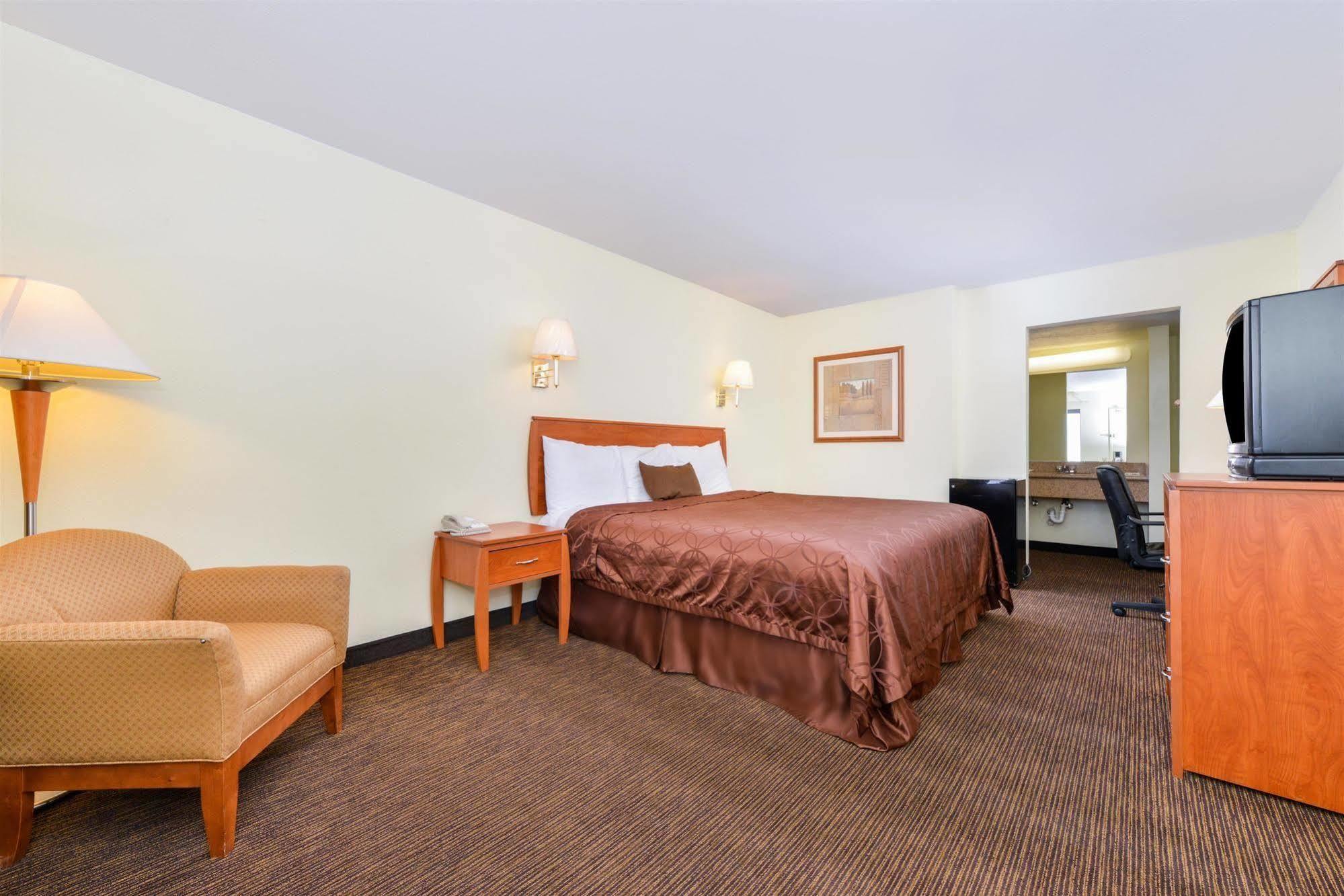 Days Inn By Wyndham Albuquerque Northeast Dış mekan fotoğraf